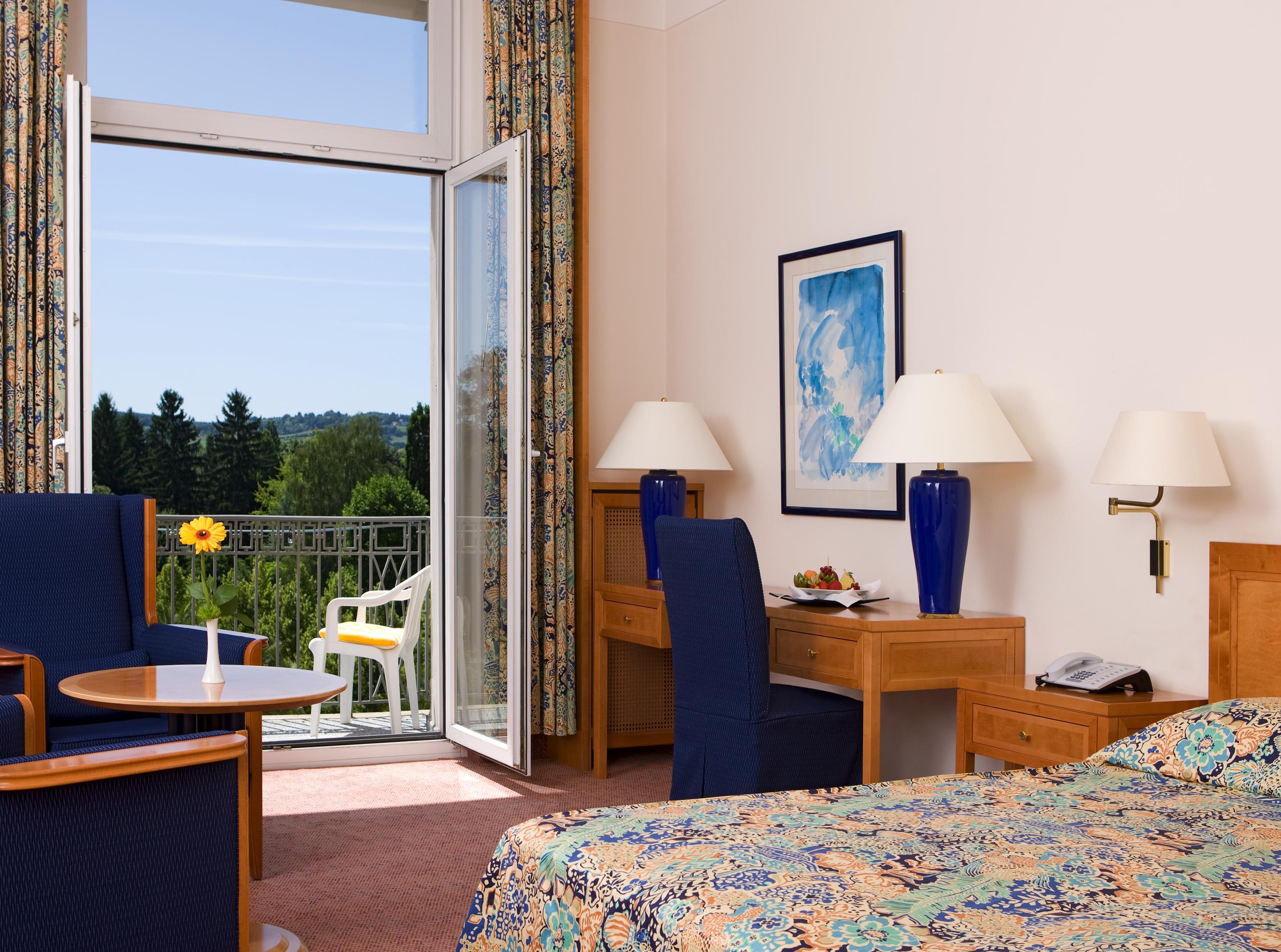 فندق وسبا شتيجنبرجر باد بيرمونت المظهر الخارجي الصورة A typical hotel room