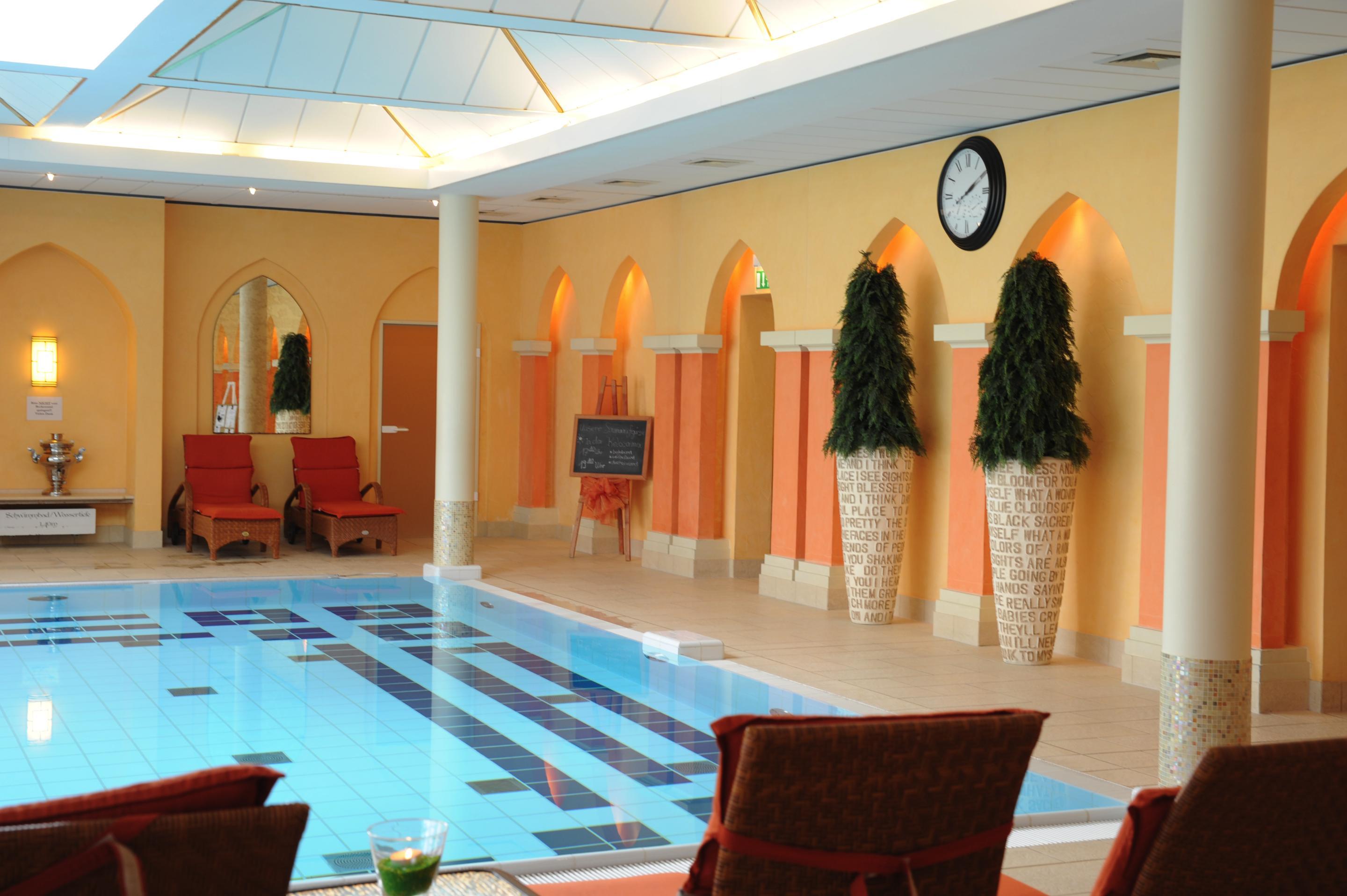 فندق وسبا شتيجنبرجر باد بيرمونت المظهر الخارجي الصورة The swimming pool at the Hotel