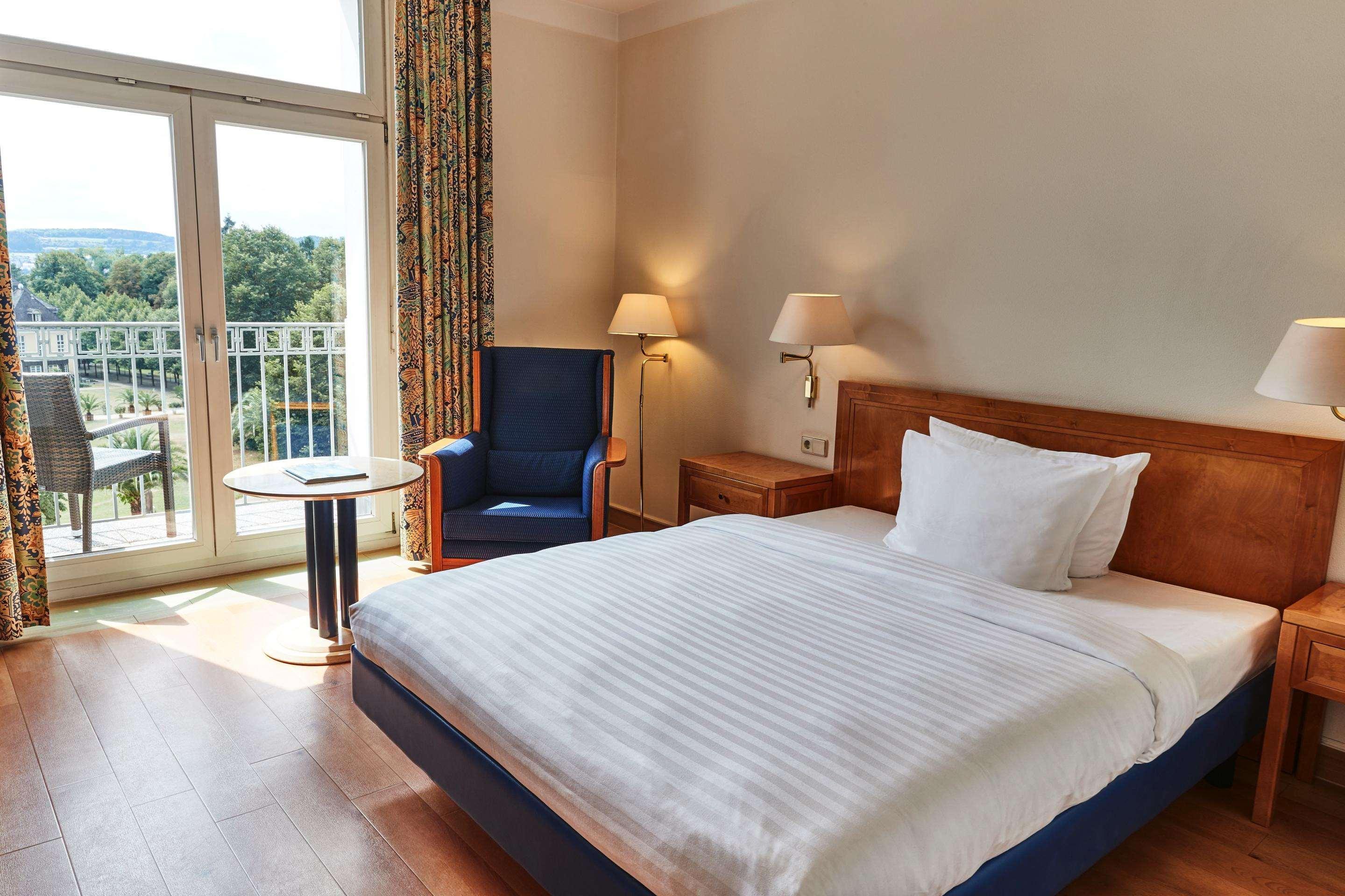 فندق وسبا شتيجنبرجر باد بيرمونت المظهر الخارجي الصورة A typical hotel room