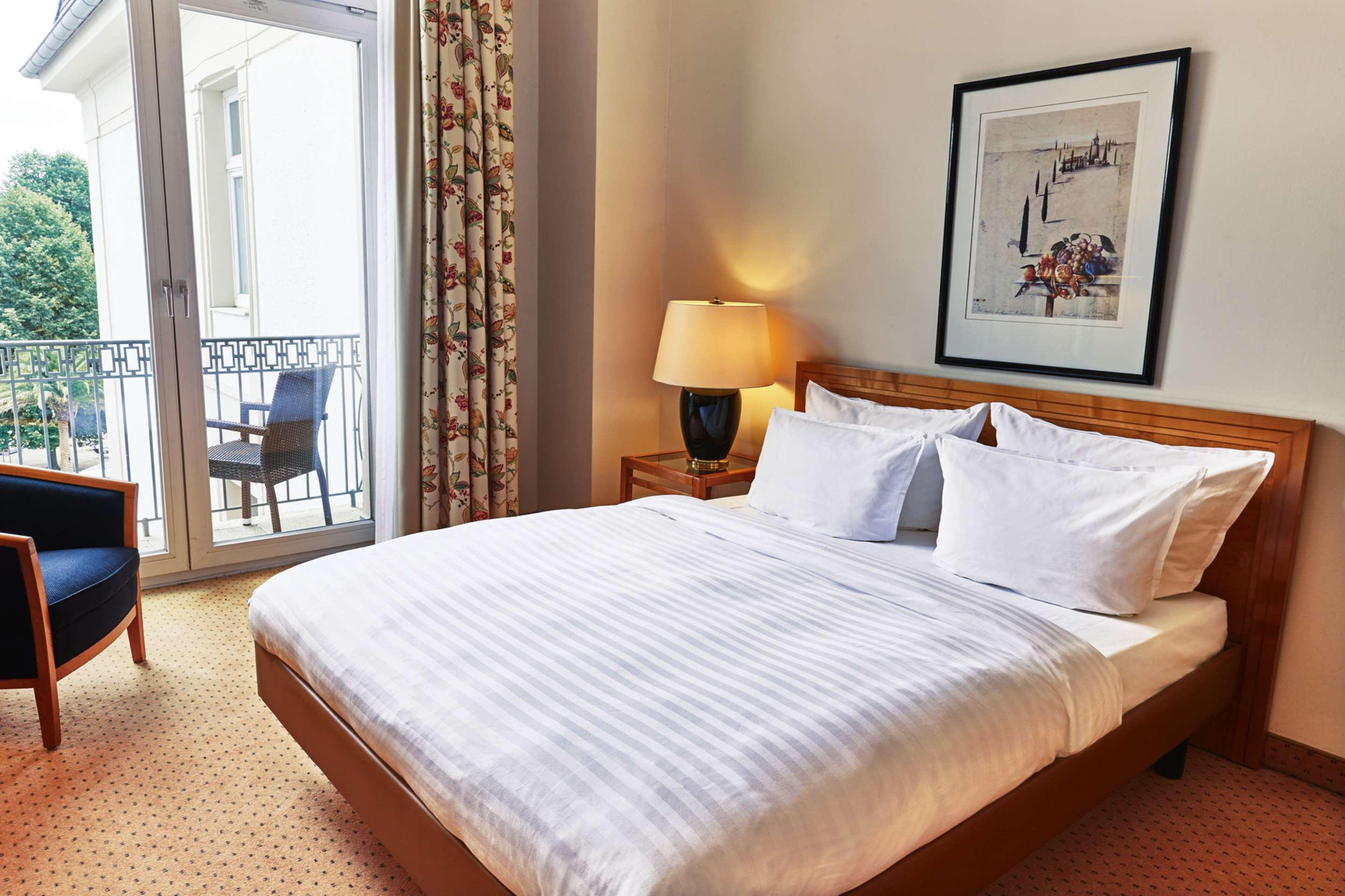 فندق وسبا شتيجنبرجر باد بيرمونت المظهر الخارجي الصورة A guest room at the hotel