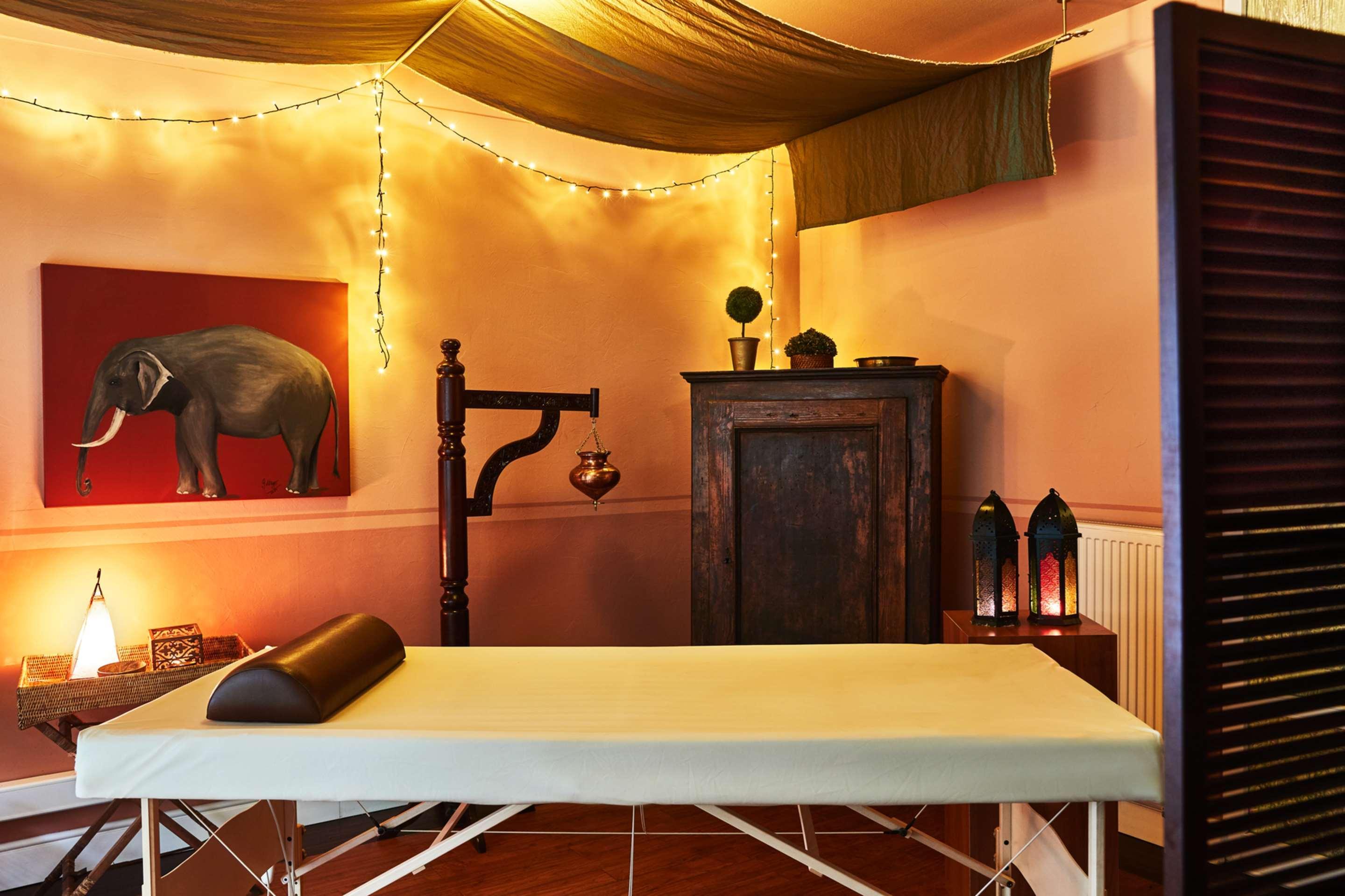 فندق وسبا شتيجنبرجر باد بيرمونت المظهر الخارجي الصورة Massage table