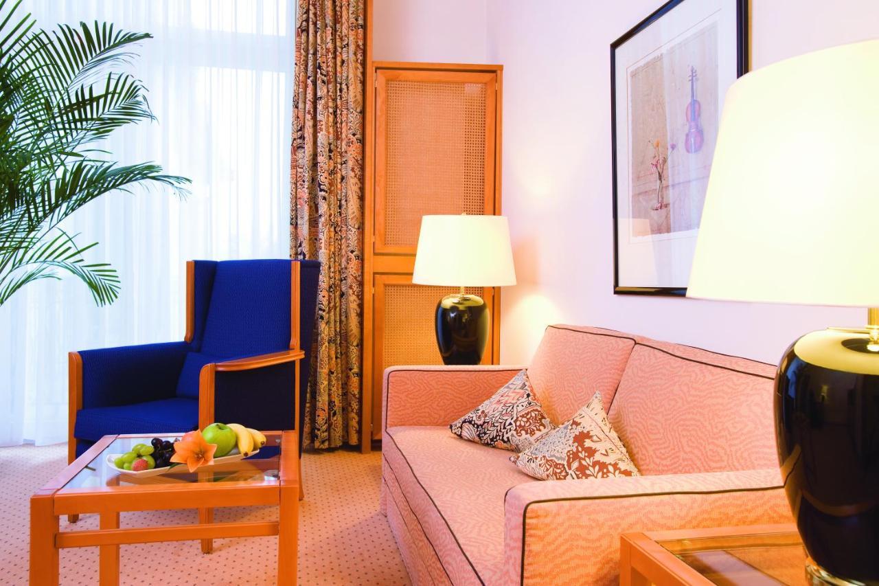 فندق وسبا شتيجنبرجر باد بيرمونت المظهر الخارجي الصورة A typical hotel room